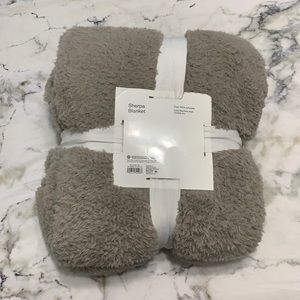 Sherpa blanket
